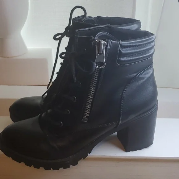 STEVE MADDEN LUG SOLE ANKLE BOOT - Picture 2 of 8
